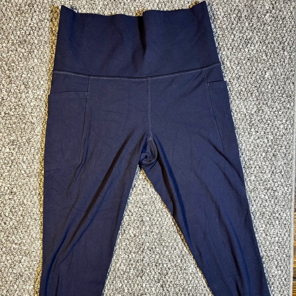 Athleta Salutation Stash Pocket II Capri Leggings Navy Blue XS Yoga Gym
